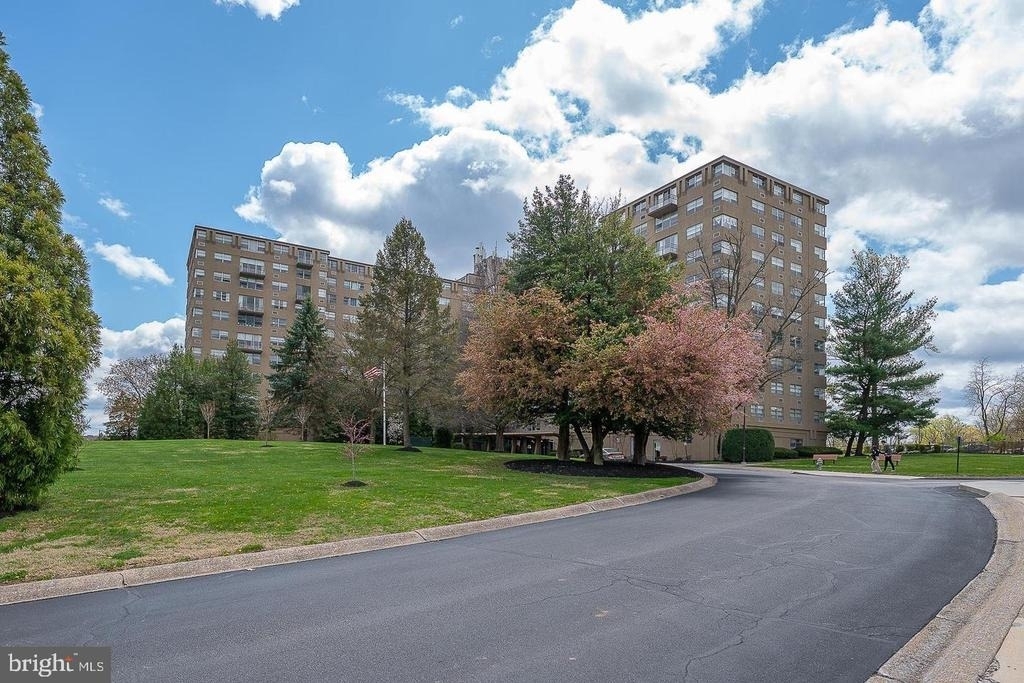 1030 E Lancaster Avenue - Photo 32