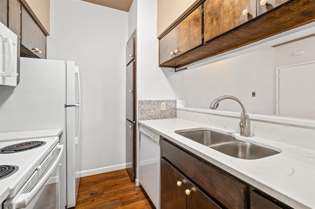 612 Park Pl - Photo 6