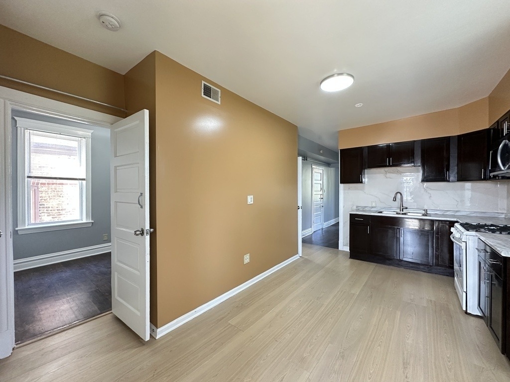 2713 W 16th Street - Photo 7