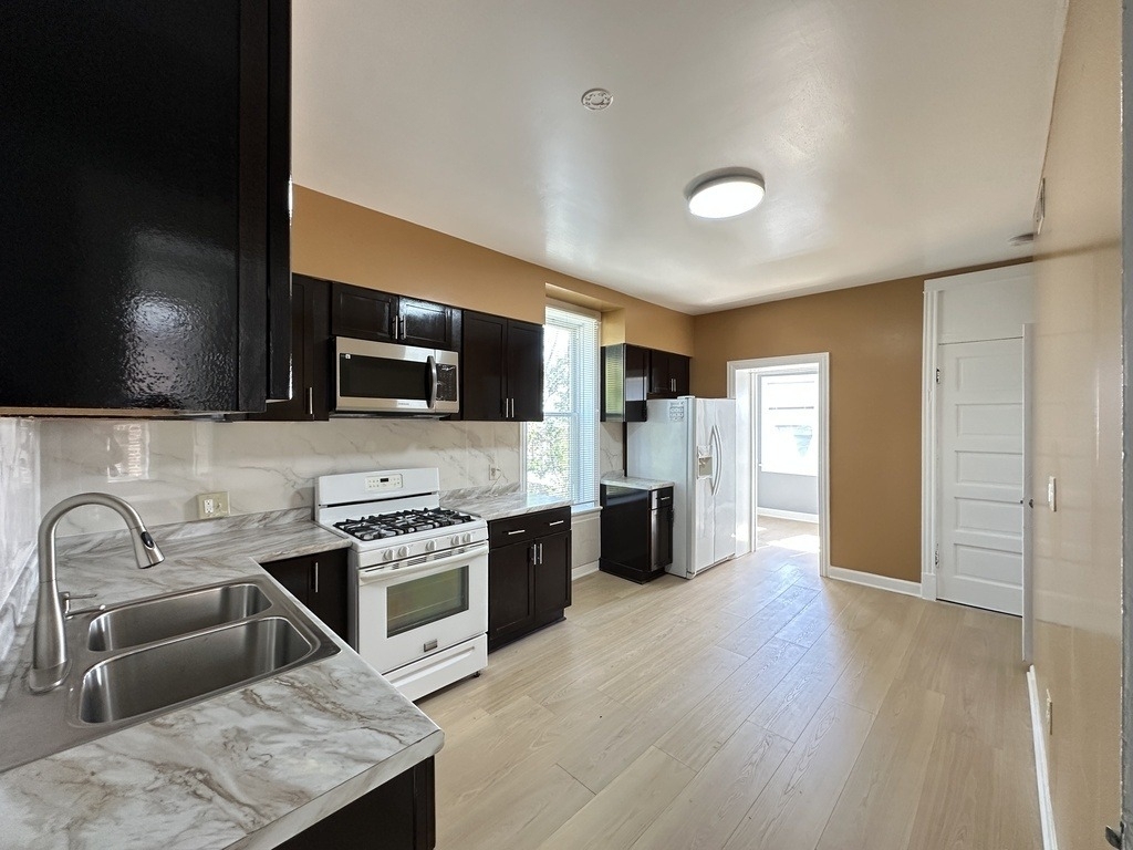 2713 W 16th Street - Photo 4
