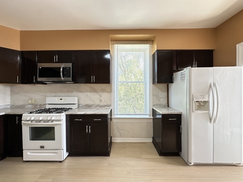 2713 W 16th Street - Photo 3