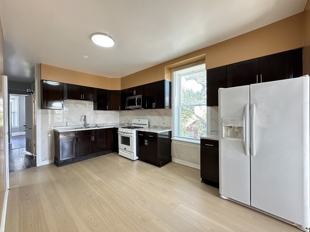 2713 W 16th Street - Photo 1