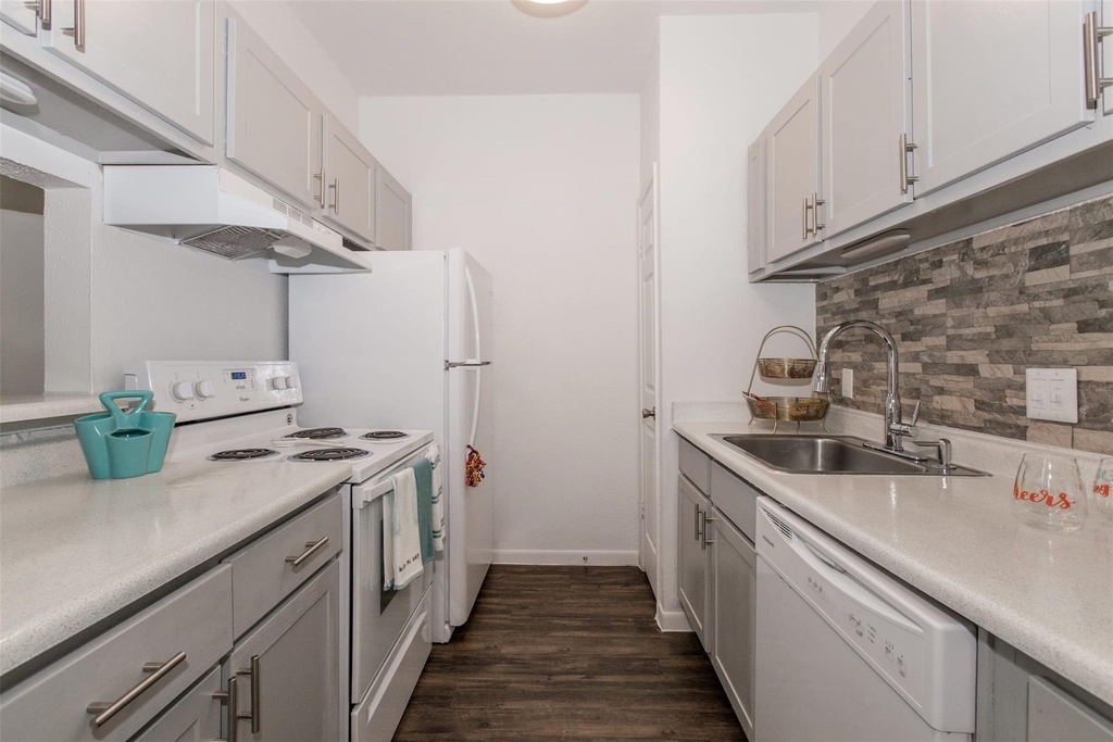 2101 Hayes Road - Photo 3