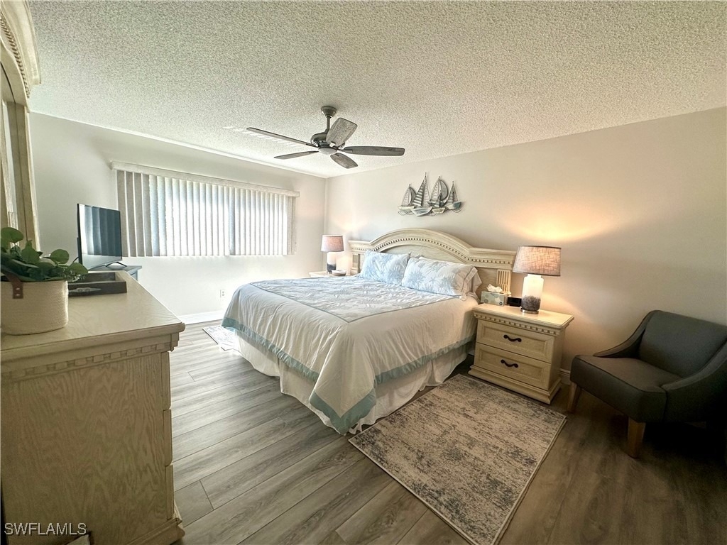 555 Park Shore Drive - Photo 21