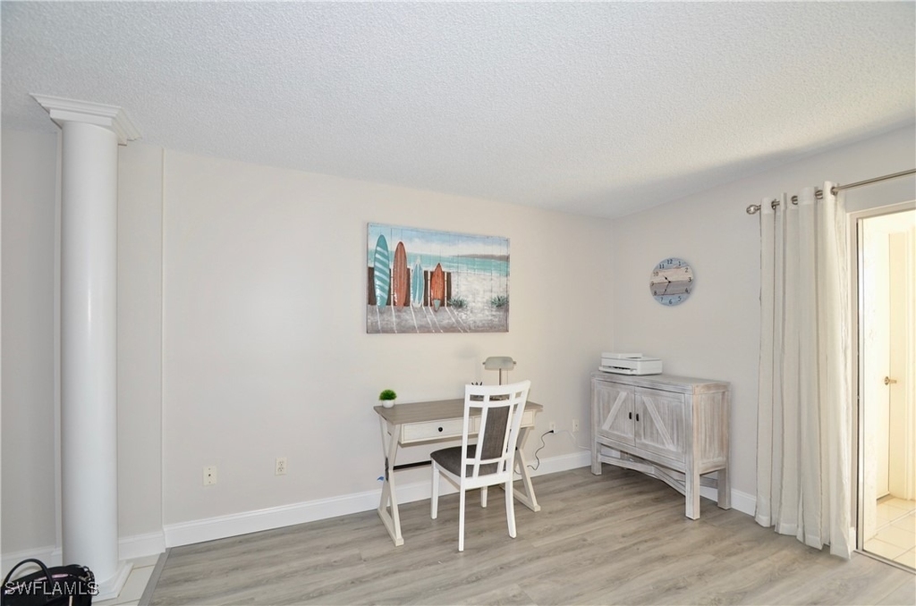 555 Park Shore Drive - Photo 7
