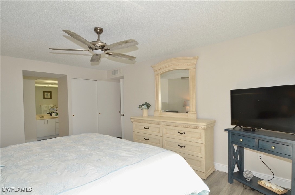 555 Park Shore Drive - Photo 20