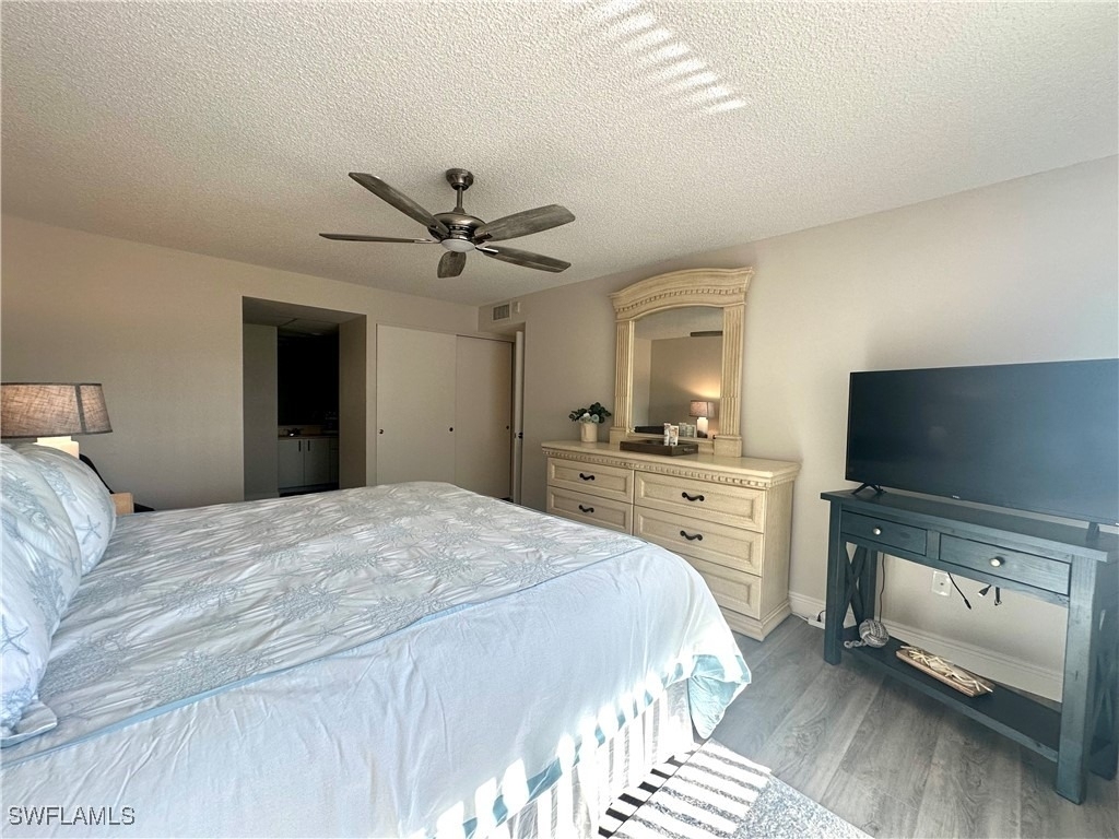 555 Park Shore Drive - Photo 22