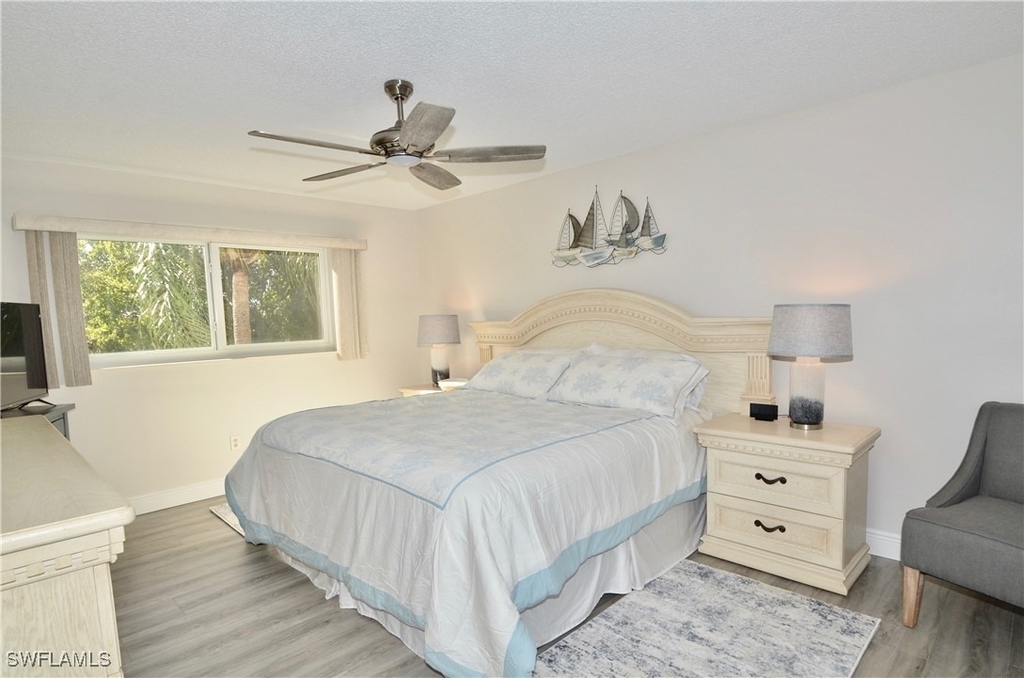 555 Park Shore Drive - Photo 18