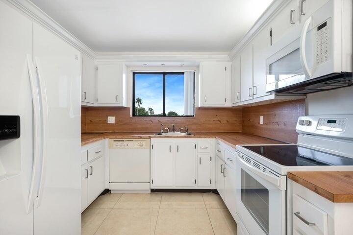 7770 Tahiti Lane - Photo 0