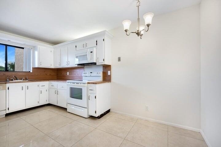 7770 Tahiti Lane - Photo 3