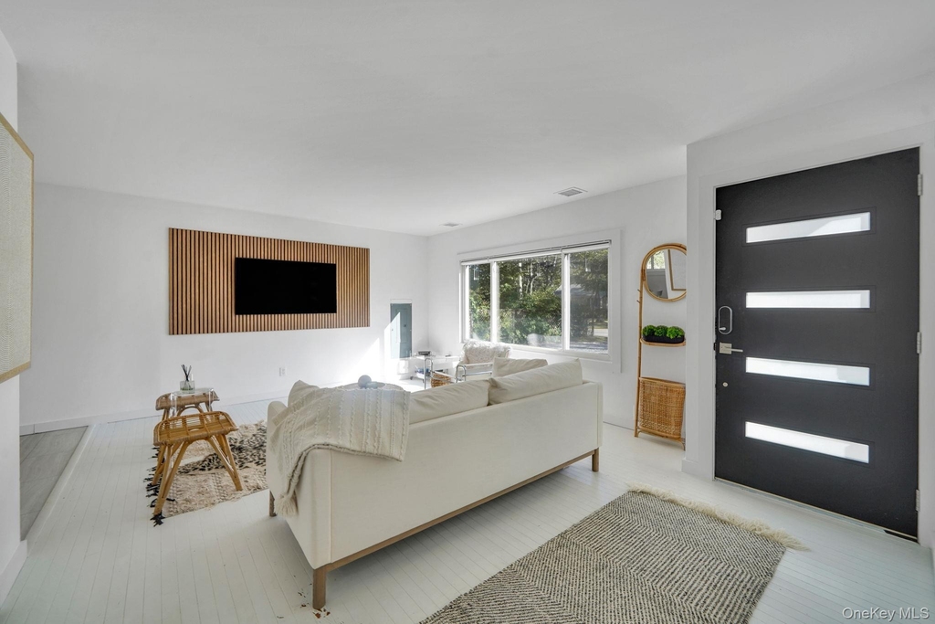 138 W Tiana Road - Photo 1