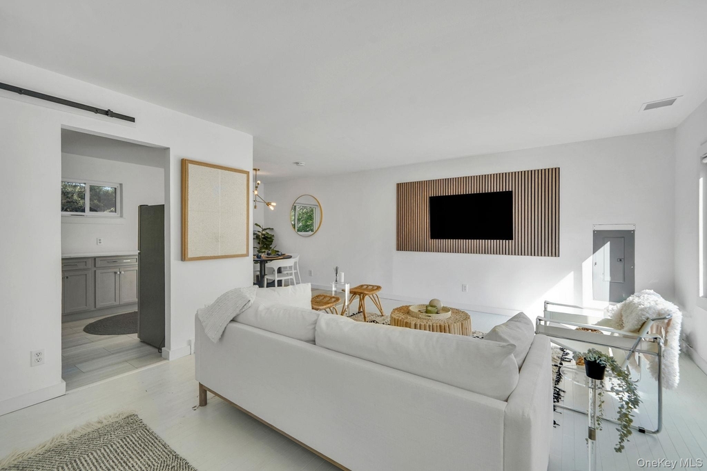 138 W Tiana Road - Photo 0