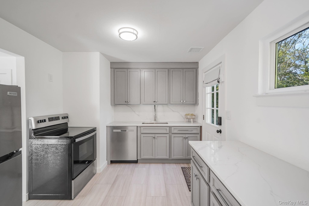 138 W Tiana Road - Photo 4