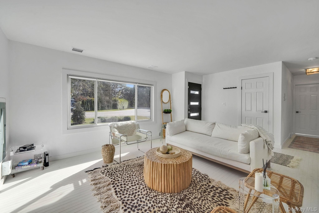138 W Tiana Road - Photo 2