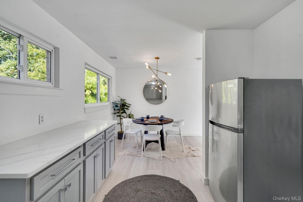 138 W Tiana Road - Photo 6