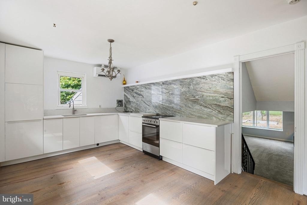 601 Cathcart Road - Photo 4