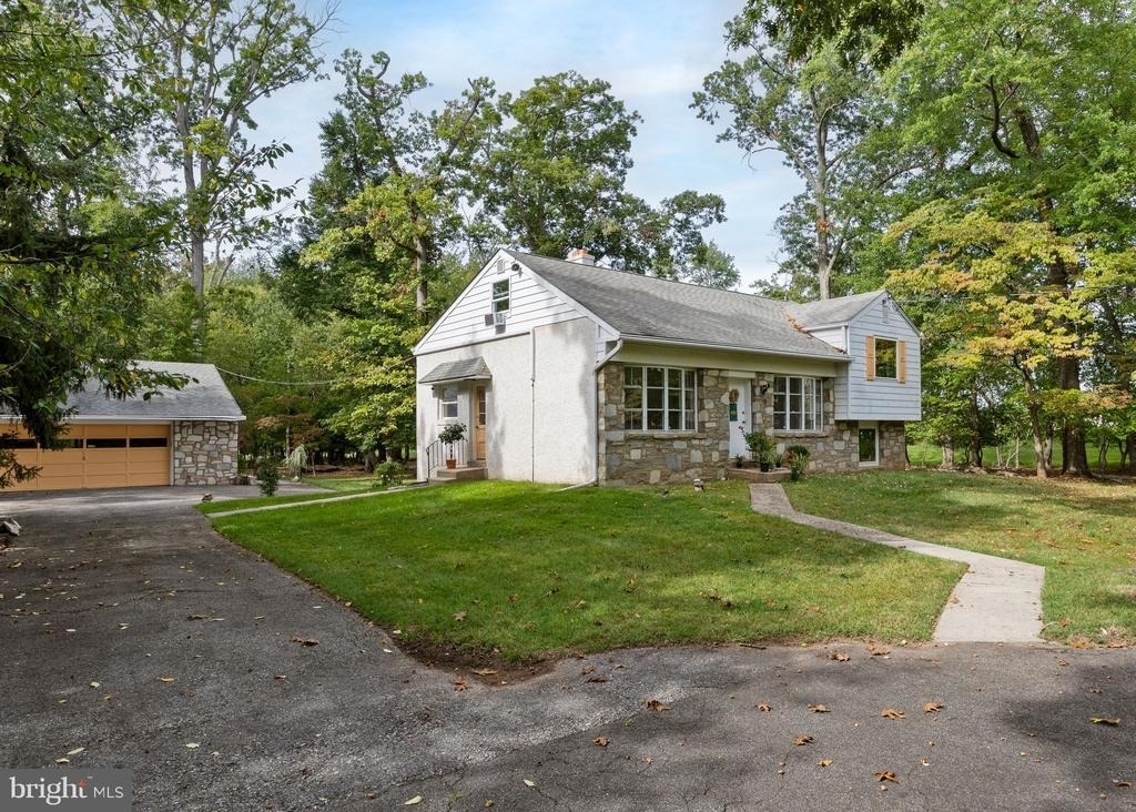 601 Cathcart Road - Photo 2