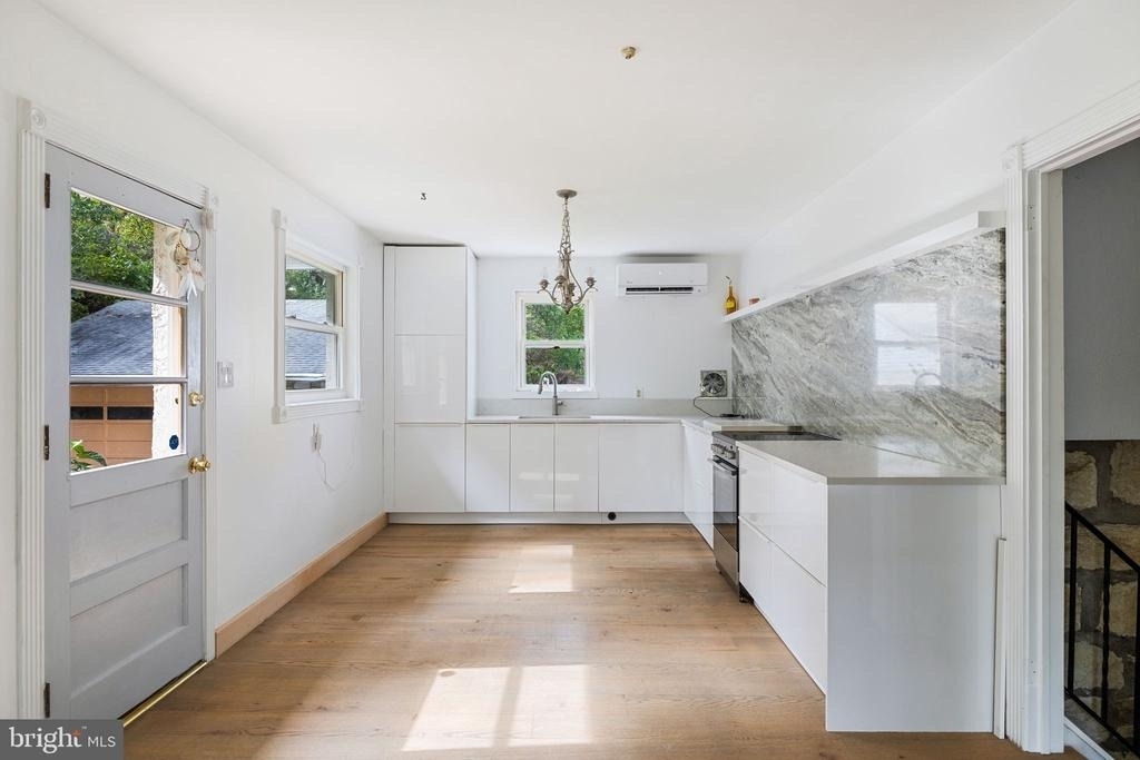 601 Cathcart Road - Photo 3