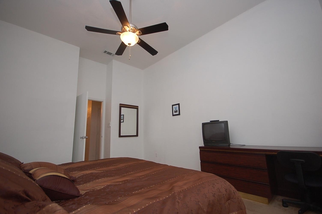 1908 San Antonio St - Photo 4