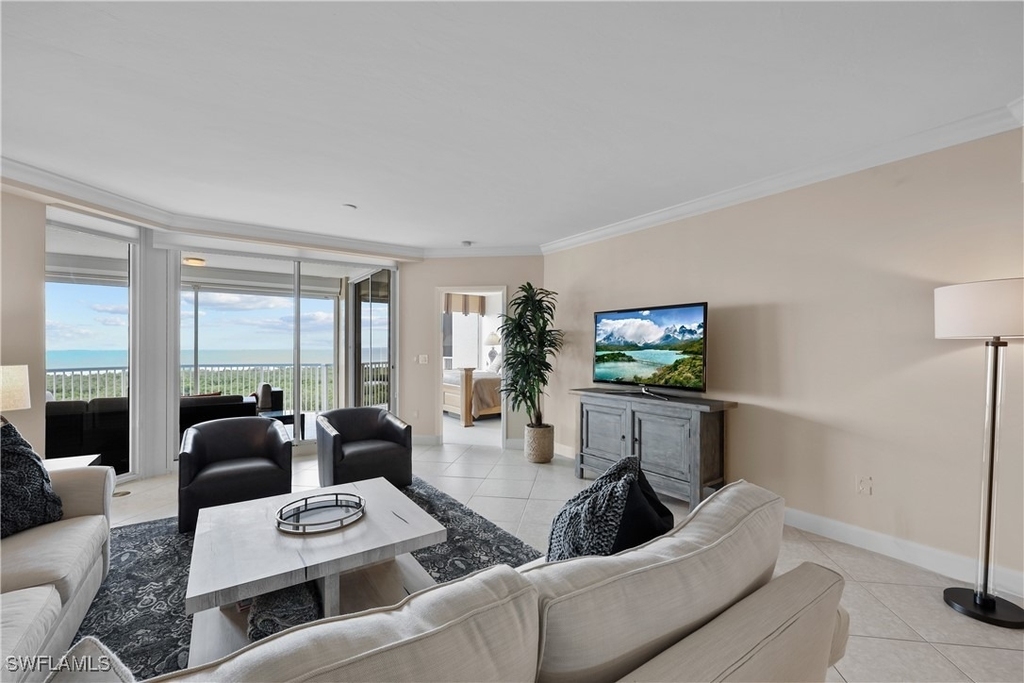 7117 Pelican Bay Boulevard - Photo 4
