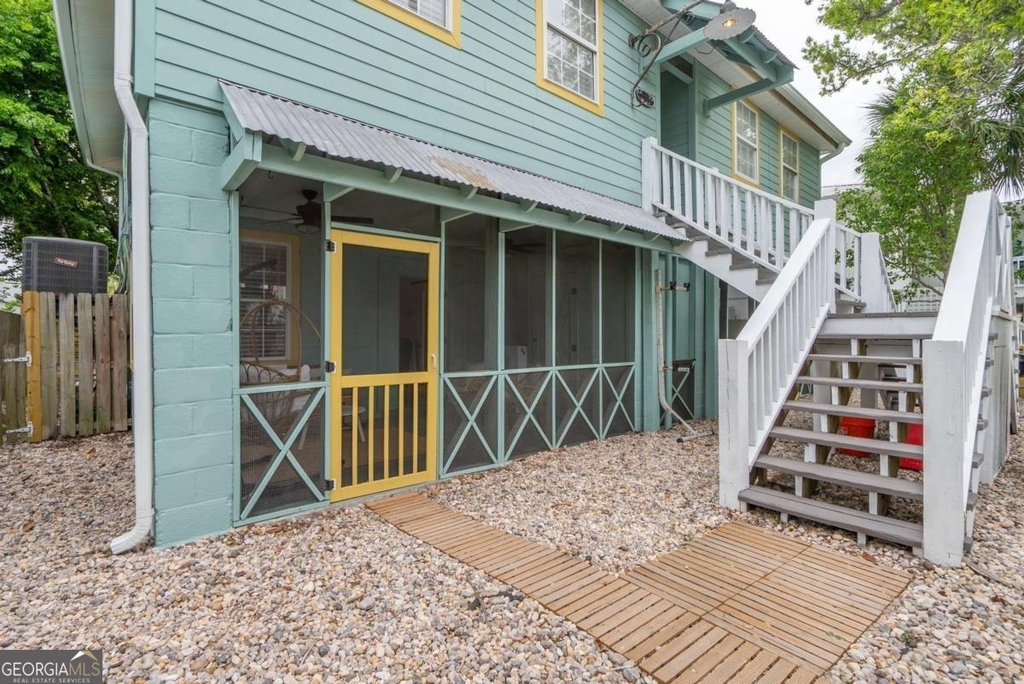 1413 2nd Avenue - Photo 3