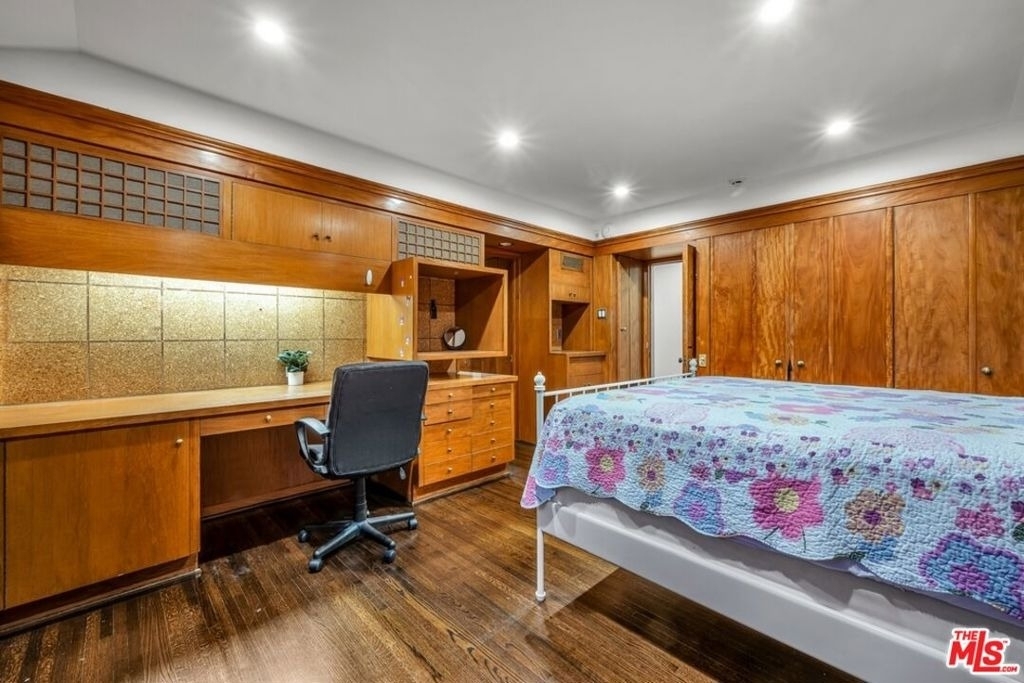 829 N Whittier Drive - Photo 33