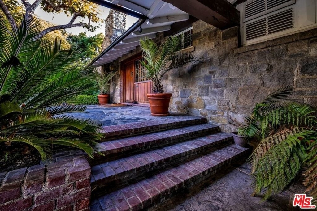 829 N Whittier Drive - Photo 44