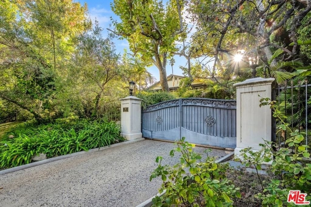 829 N Whittier Drive - Photo 1