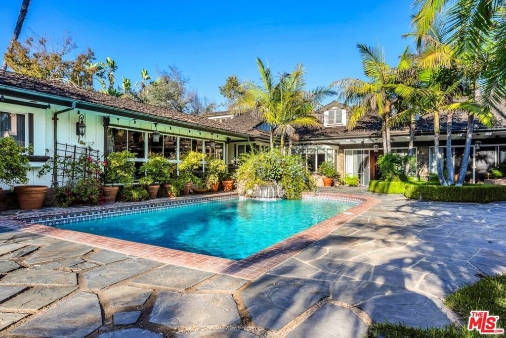 829 N Whittier Drive - Photo 47