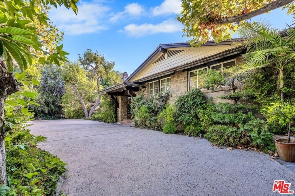 829 N Whittier Drive - Photo 60