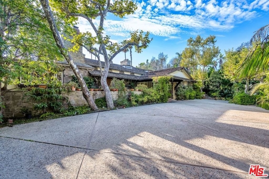 829 N Whittier Drive - Photo 59