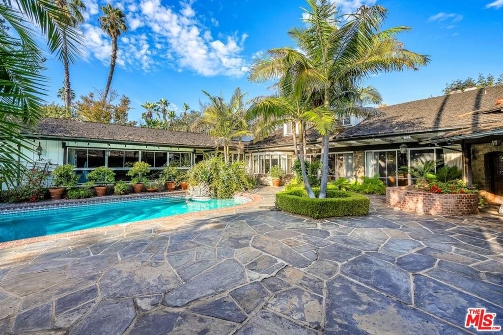 829 N Whittier Drive - Photo 61