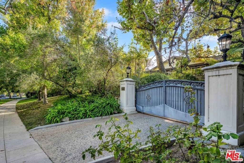 829 N Whittier Drive - Photo 65