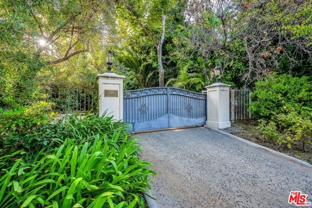 829 N Whittier Drive - Photo 64
