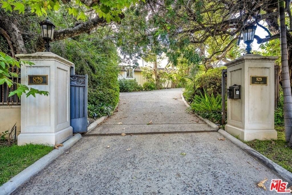 829 N Whittier Drive - Photo 66
