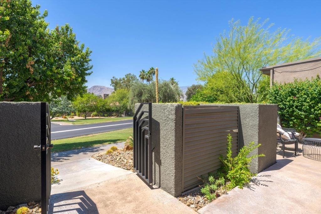522 Desert West Drive - Photo 4