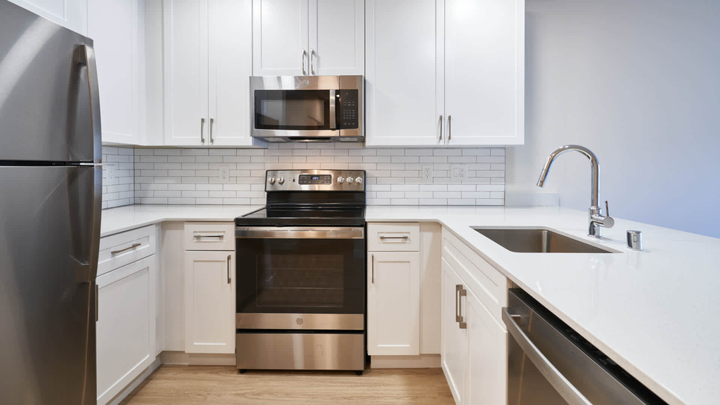 810 12th Avenue - Photo 5