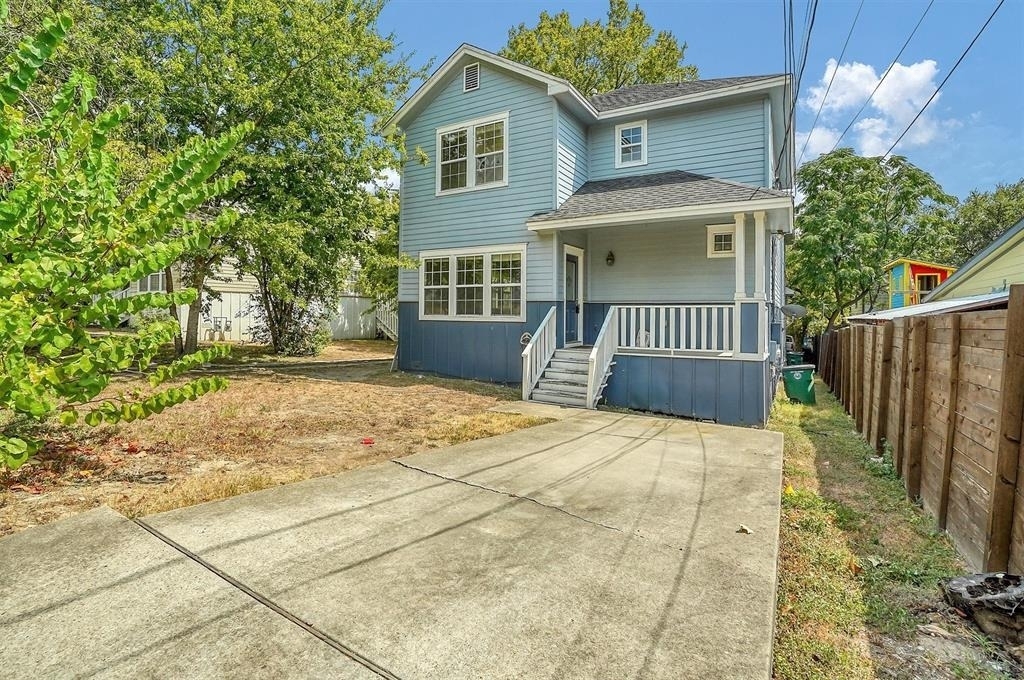 2115 E 18th St - Photo 0