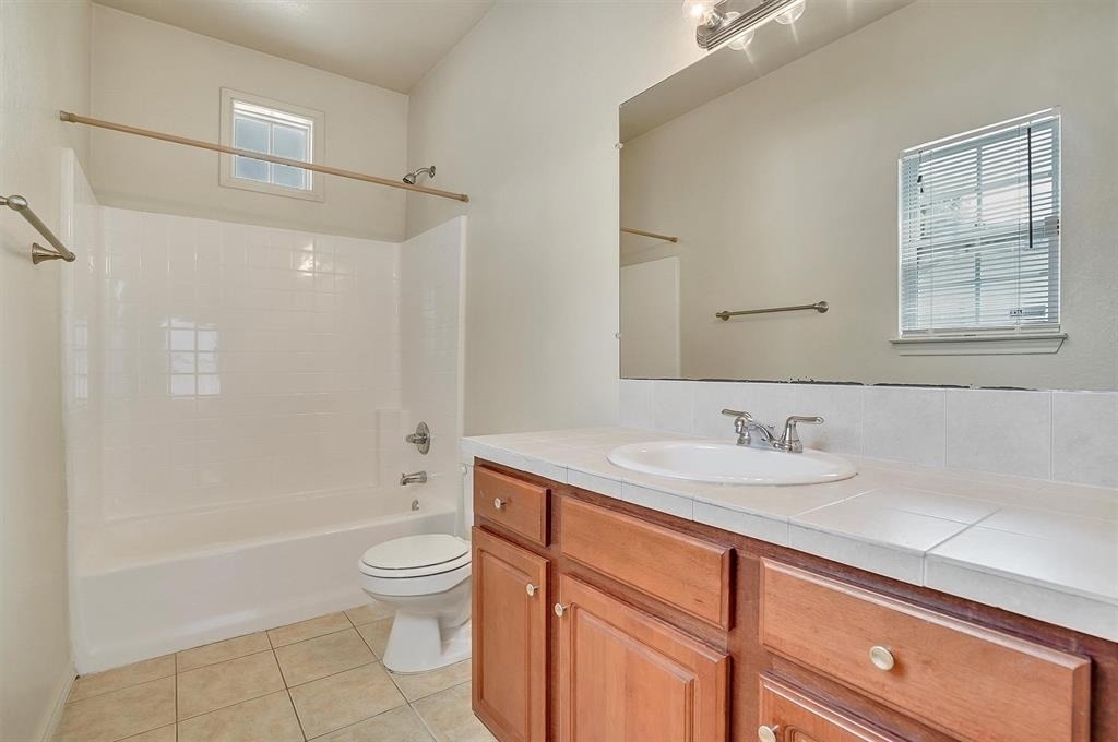 2115 E 18th St - Photo 7