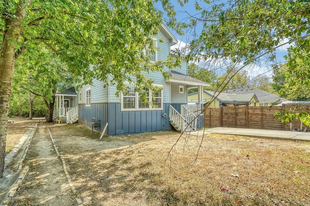 2115 E 18th St - Photo 13