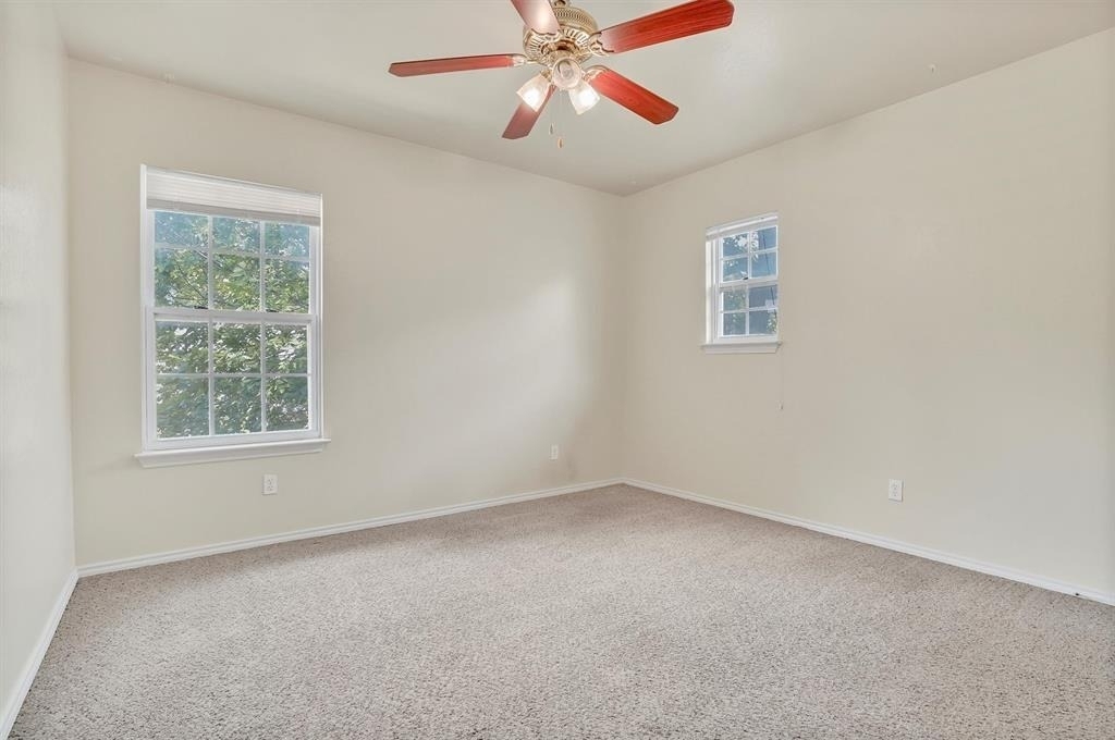 2115 E 18th St - Photo 8