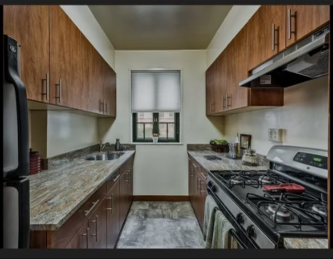 1718 Purdy Street - Photo 0
