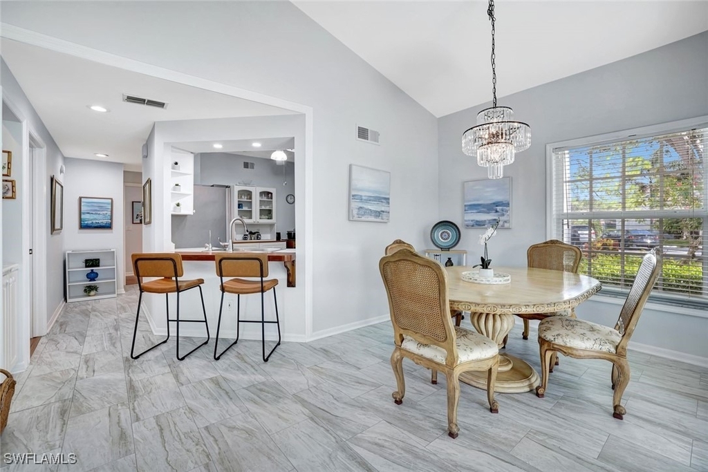 613 Windsor Square - Photo 2
