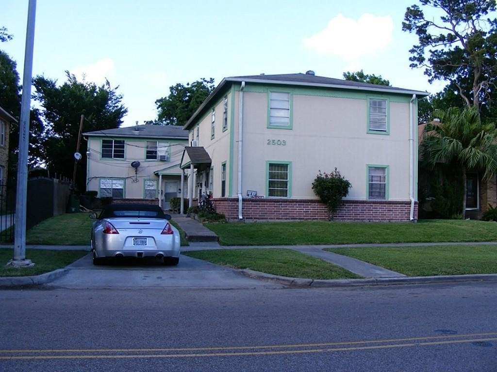 2501 Cleburne Street - Photo 1