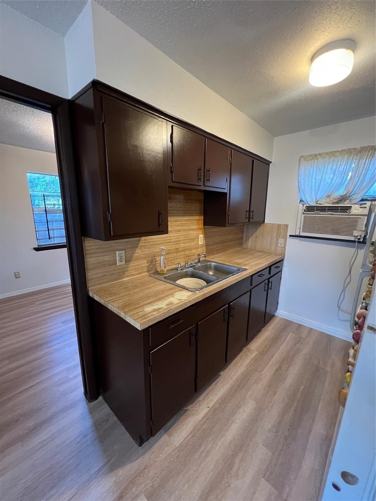 2501 Cleburne Street - Photo 3