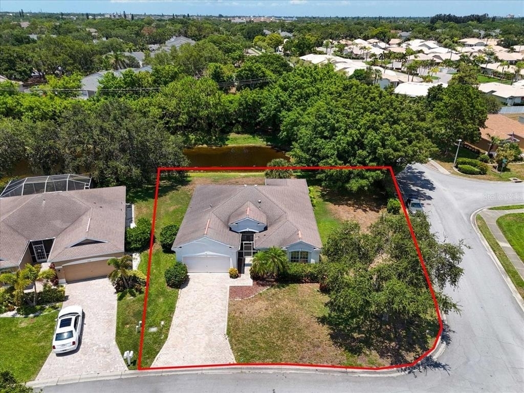4701 50th Avenue W - Photo 2