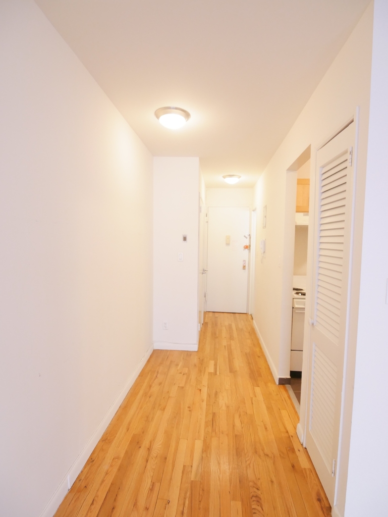 128 East 85th Street - Photo 4