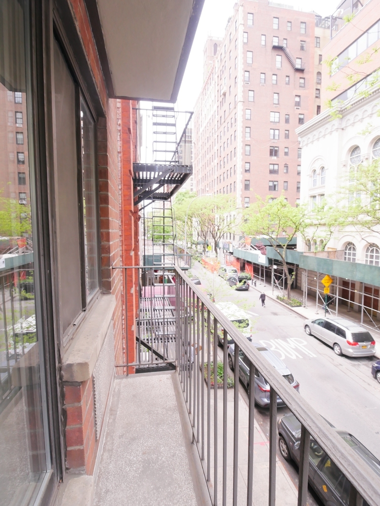 128 East 85th Street - Photo 9