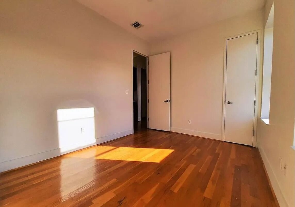 1253 Lincoln Place - Photo 7