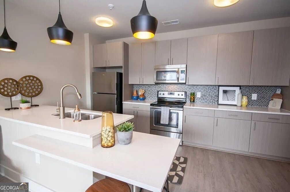 245 E Trinity Place - Photo 3